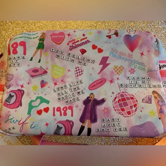 Taylor Swift, Swiftie Belt Bag - Picture 2 of 6